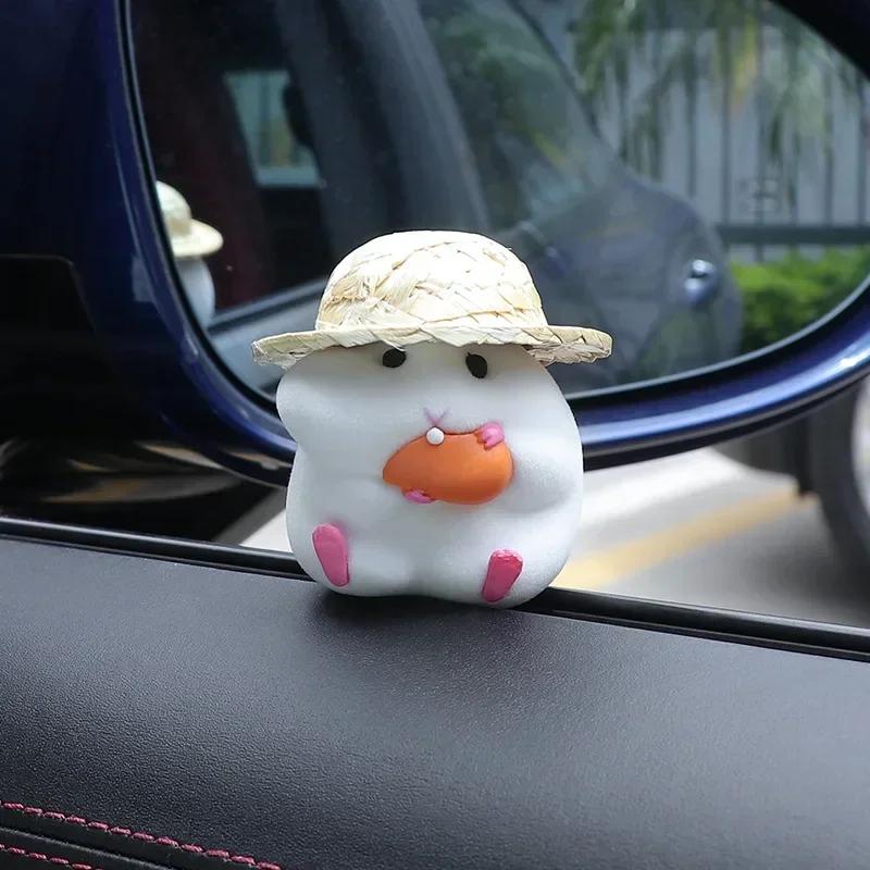 

1PCS Car Ornaments Cute Hamster with Straw Hat Decoration Car Accessories Car Dashboard Cartoon Couple Gift Accessories