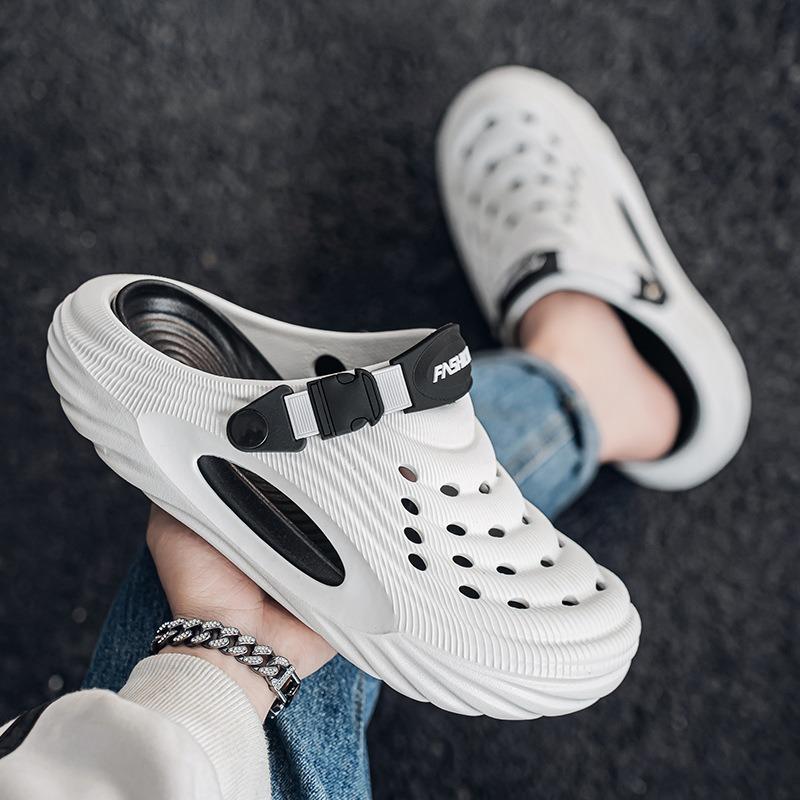 Fashion Men's Slippers Shoes Designer New Breathable Hollow Men‘s Sandals Outdoor Beach Sandals Men Clogs&Mules Shoes Summer Femme 36-45