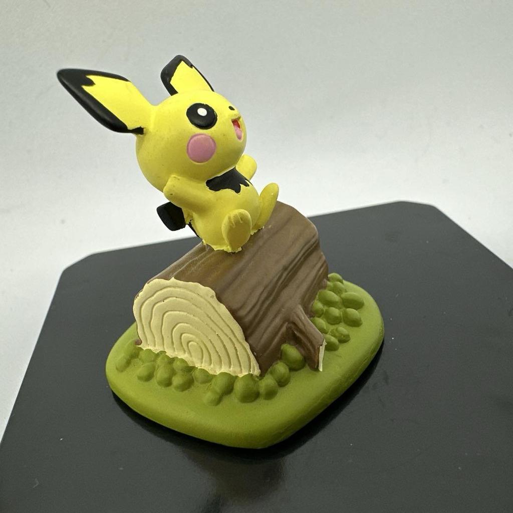 [USED] Pichu figure
