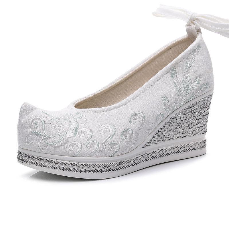 

Spring High-Heeled Embroidered Hanfu Shoes - Women s Ethnic Style Wedge Heel with a Traditional Beijing Design Size 36
