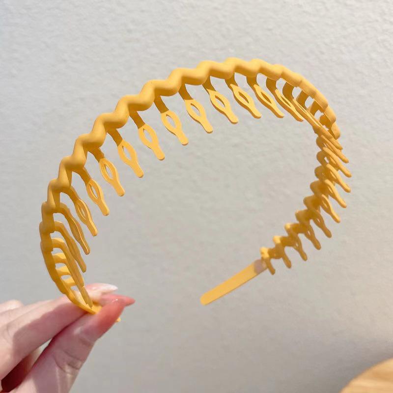 Bandeau Antidérapant Style Coréen Couleur Bonbon avec Dents - Respectueux des Cheveux, Pince à Cheveux Ondulée Sans Pincer pour les Cheveux Rebelles.