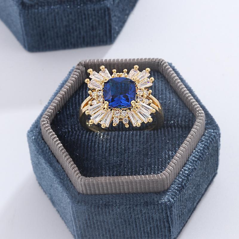 Europejski i Amerykański Spersonalizowany Pierścionek Modowy 18k Złoto Inkrustowane Ciemnoniebieskim Topazem