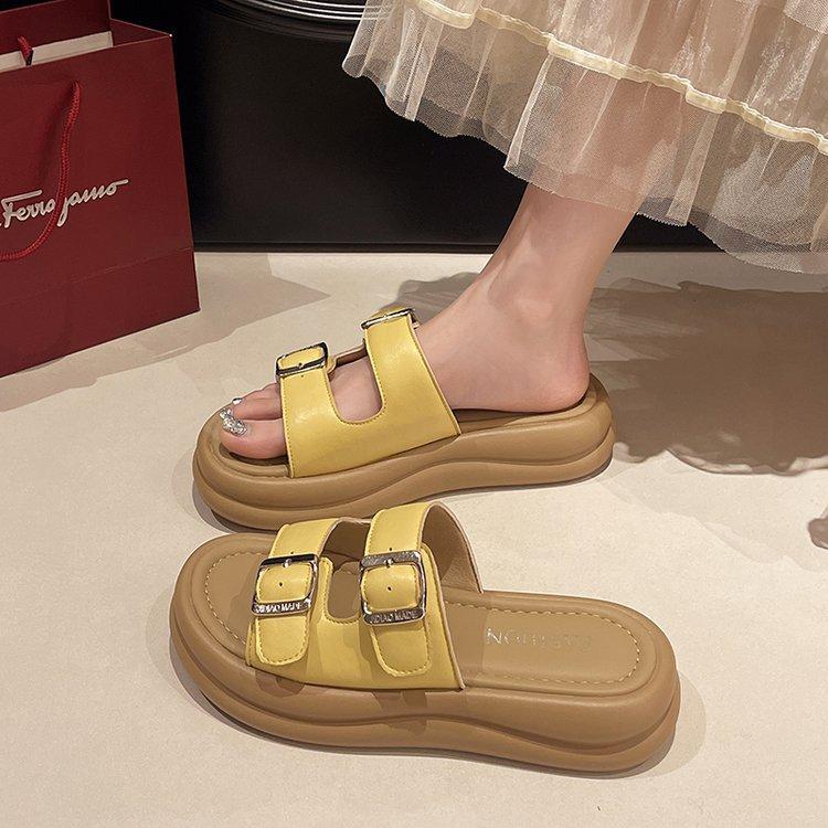 Thick-bottomed one-word slippers for women's summer wear 2025 new models with skirts French casual shit-stepping seaside beach sandals