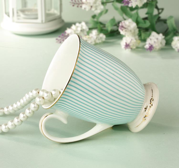 Serie a righe: Tazza in Bone China Placcata Oro – Mix & Match