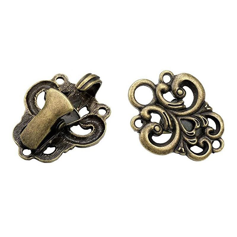 Retro Chinese Alloy Shawl Clip: Creative Hollow Scarf Buckle, Double Sweater Clip Brooch Travel Accessory.