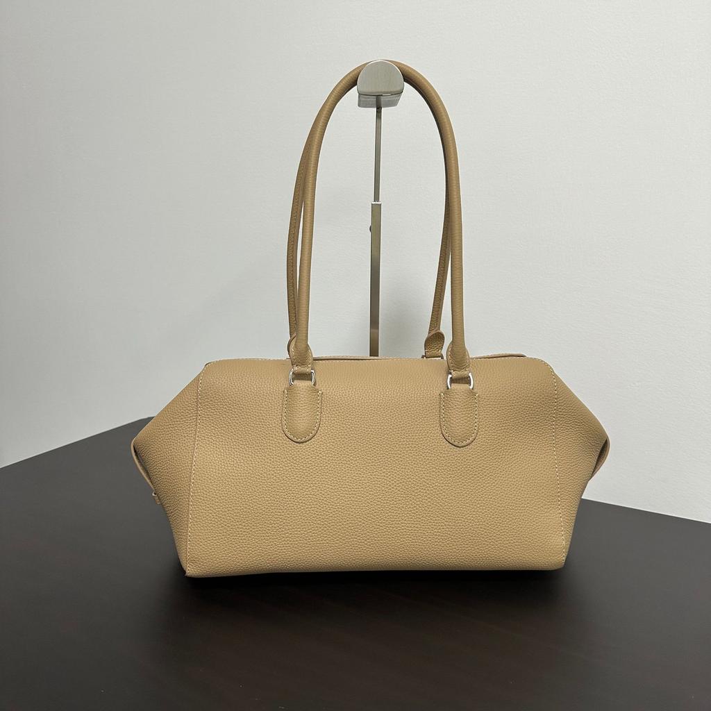 Minimalist style first-layer cowhide tote bag, high-end niche design, bowling bag, large-capacity commuting, single shoulder, armpit.