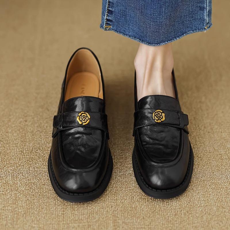 Leather camellia lazy loafers women's 2025 new autumn retro British one-pedal small leather shoes single shoe trend