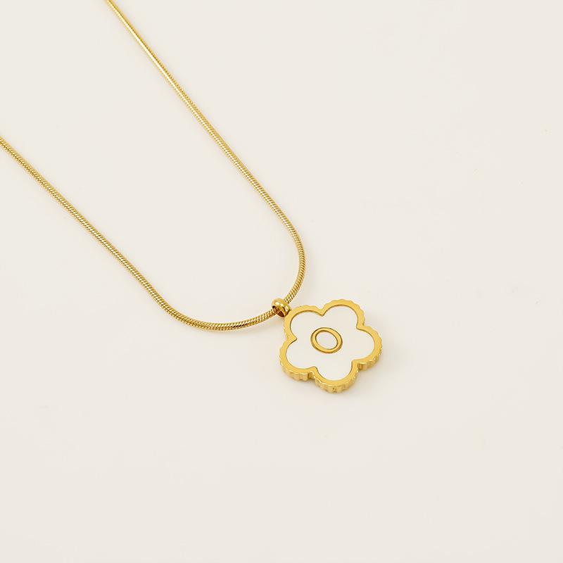 Stainless steel five-leaf clover 18K letter necklace high sense 26 shell letter pendant jewelry