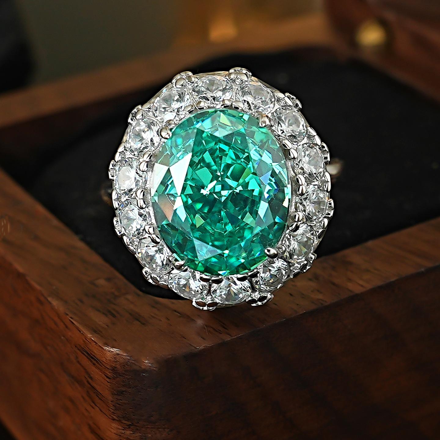 

High-end Oval Para Green Group Inlaid Zircon Open Ring for Women, Light Luxury Retro Exquisite Banquet Jewelry 2026 Resizable