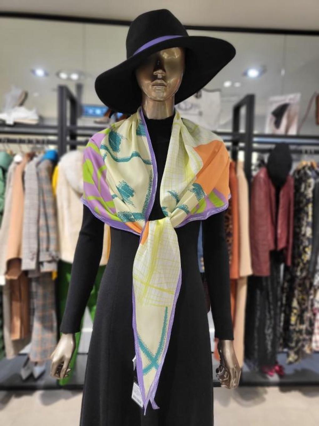 

Purple Triangle Scarf JCM5NSAM2190