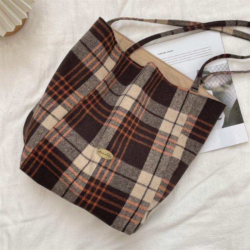 11 Winter woolen plaid shoulder bag retro plaid canvas bag large capacity double-sided bag commuter bag