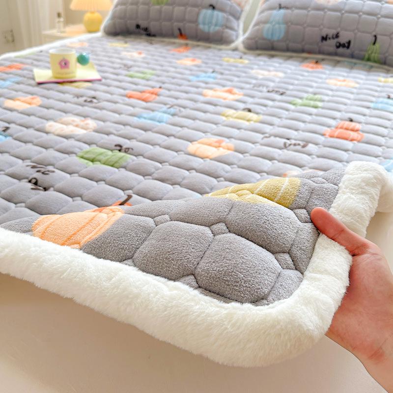 

Стеганый велюровый наматрасник - Мягкая коралловая флисовая зимняя накладка, Утолщенный и теплый татами-мат. Pair of Pillowcases