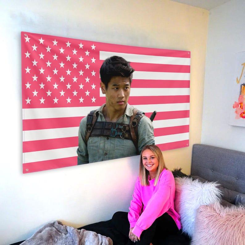 

Pink American flag tapestry 75x100 чорний