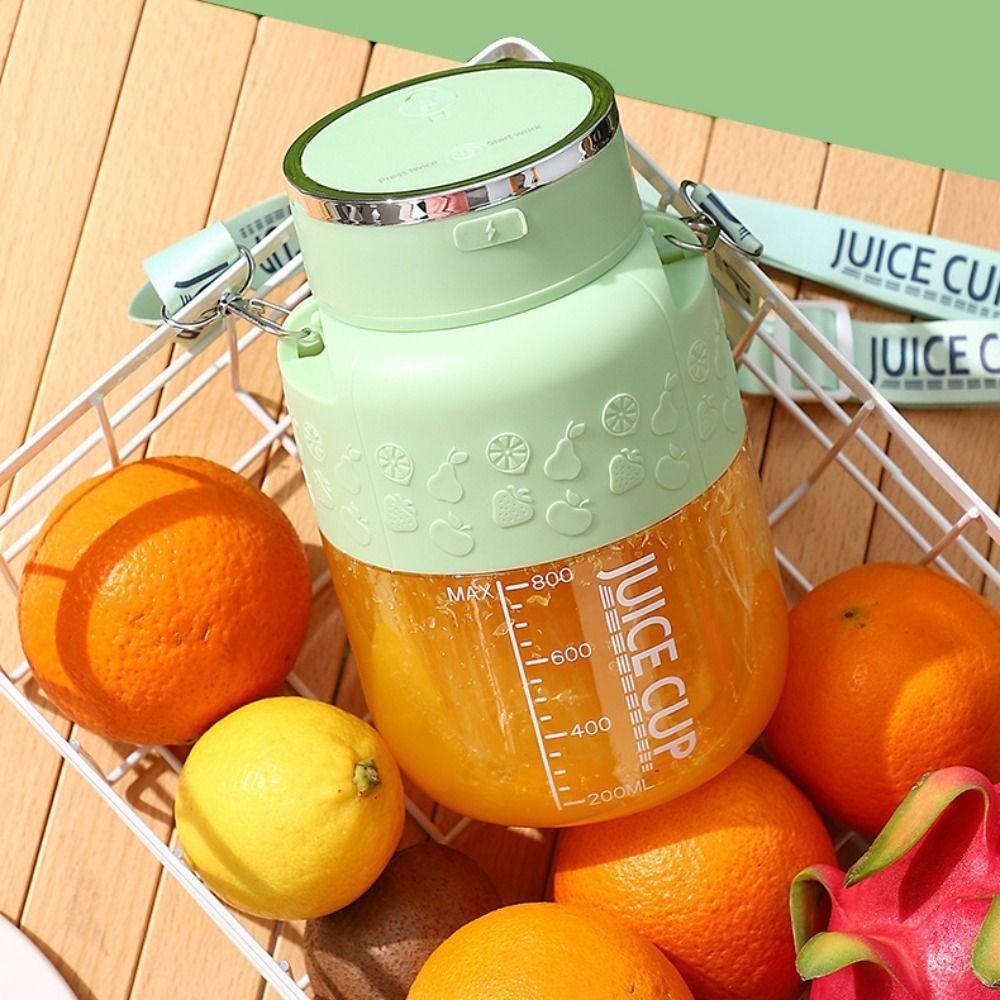 800 ML Portable Juicing Bucket with Straw and Strap Fruit Blender Cup Electric Juice Maker Outdoor