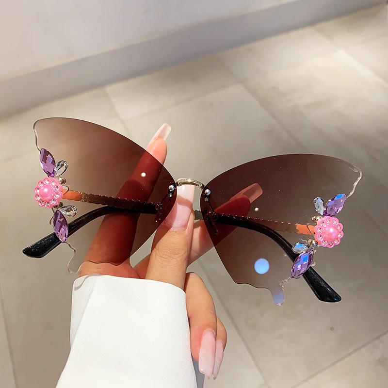 Luxury Designer Style Style Rimless Diamond Flower Butterfly Sun Glasses Glasses Ladies For Female Trendy Classic Party Travel Punk Sun Eyeglasses
