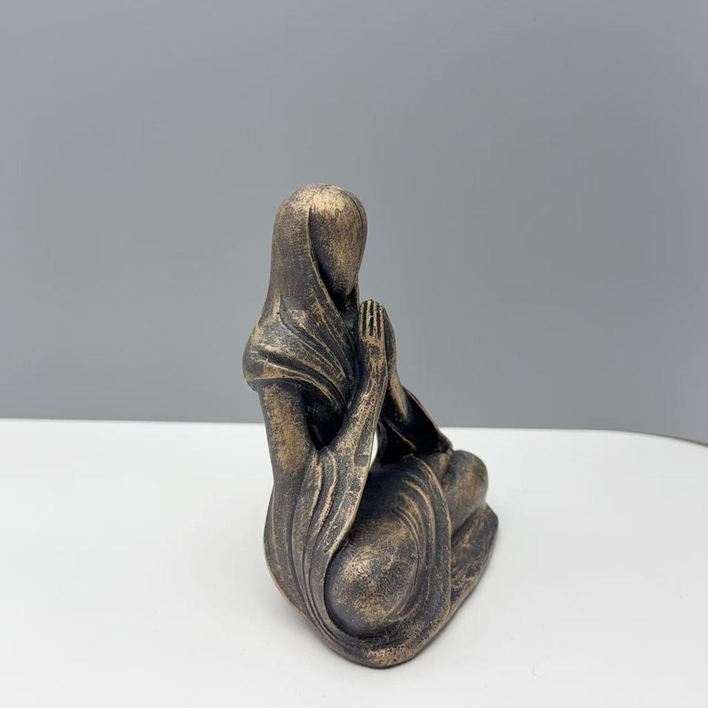 Desktop Decoration Meditation Alien Statue Resin Handmade Sculpture Yoga Meditation Home Meditation Decoration Unique Gift