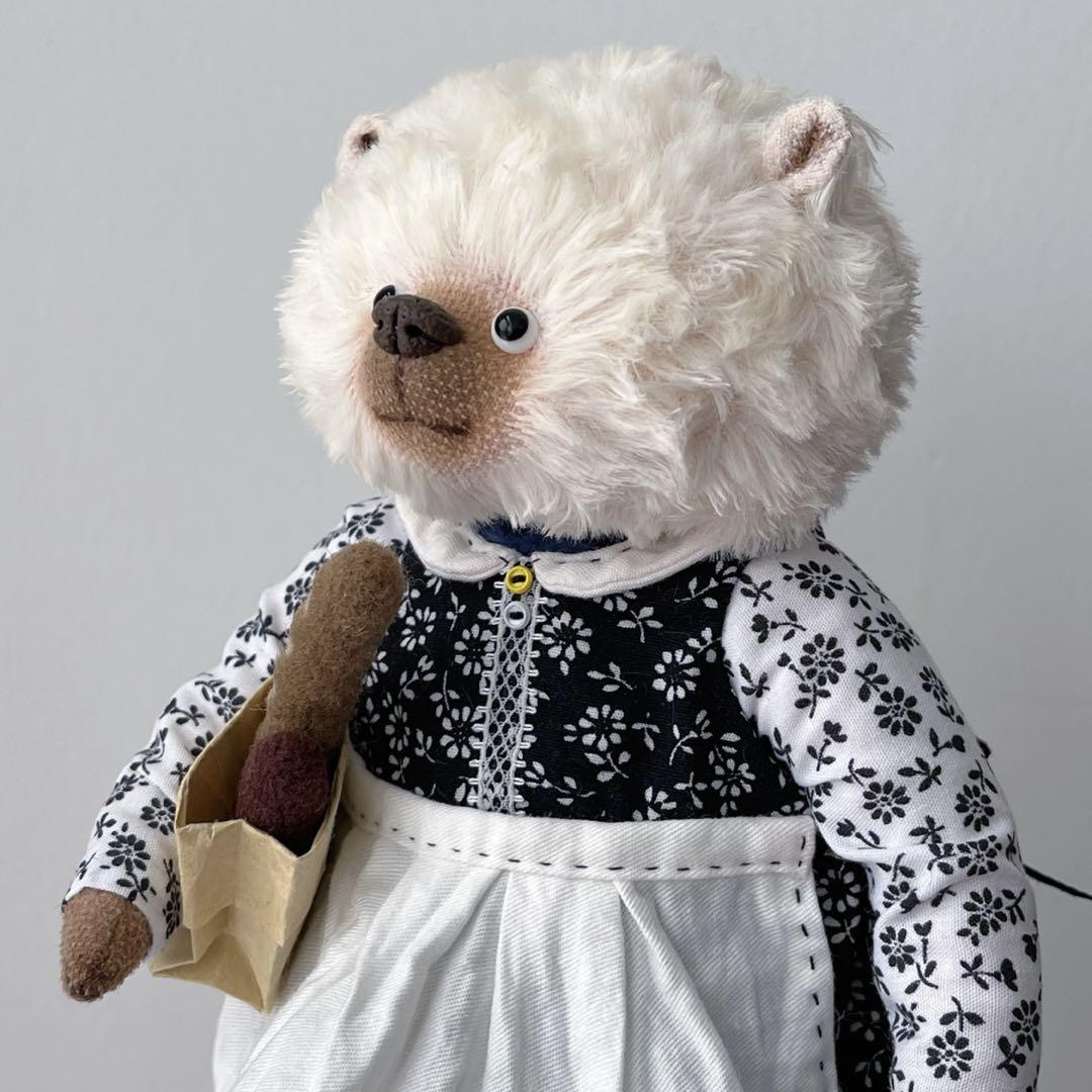 

[USED] Teddy bear, bear, bear, handmade by an overseas artist, a polar bear who loves French bread