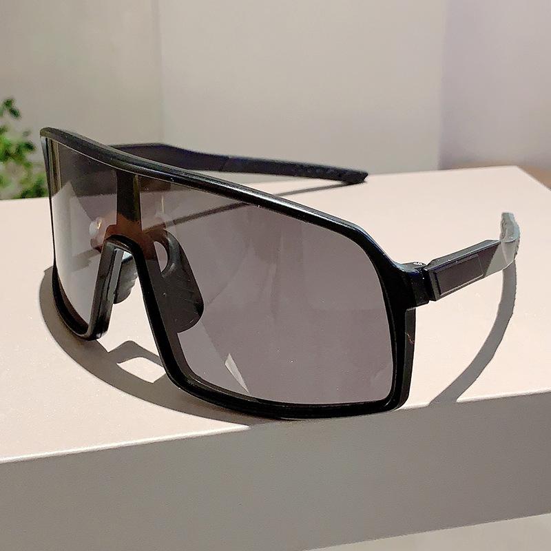 

Sport Cycling Goggle Oversized Sunglasses Women For Men Luxury Brand Designer Retro Punk Ski Windproof Outdoor Sun Glasses As the picture