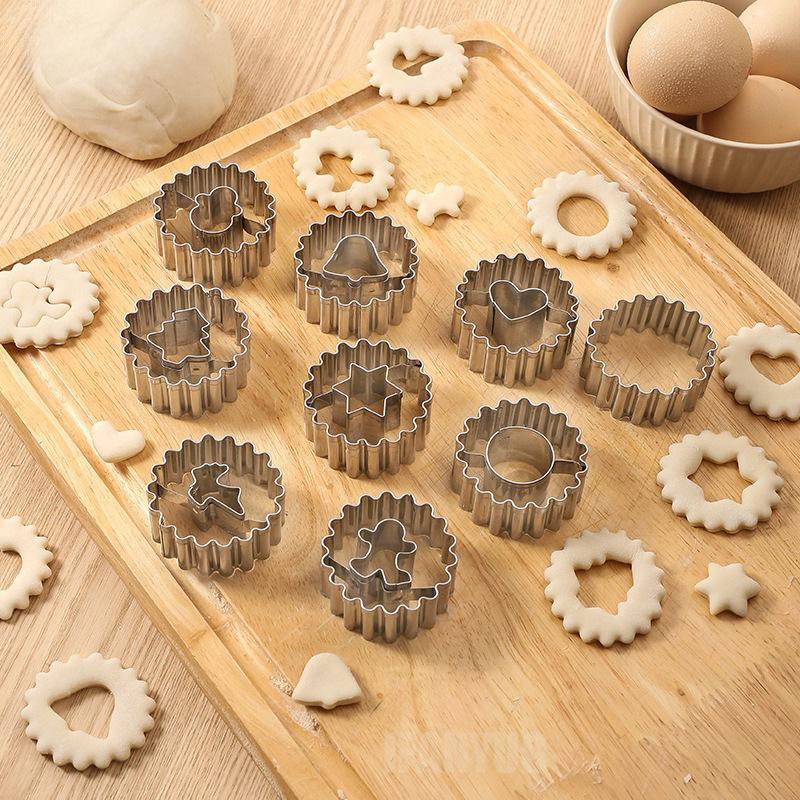 Metal Pastry Cookie Cutter Set Mini Christmas Sandwich Biscuit Baking Molds Xmas Tree Snowflake Gingerbread Shape Cakes Decor