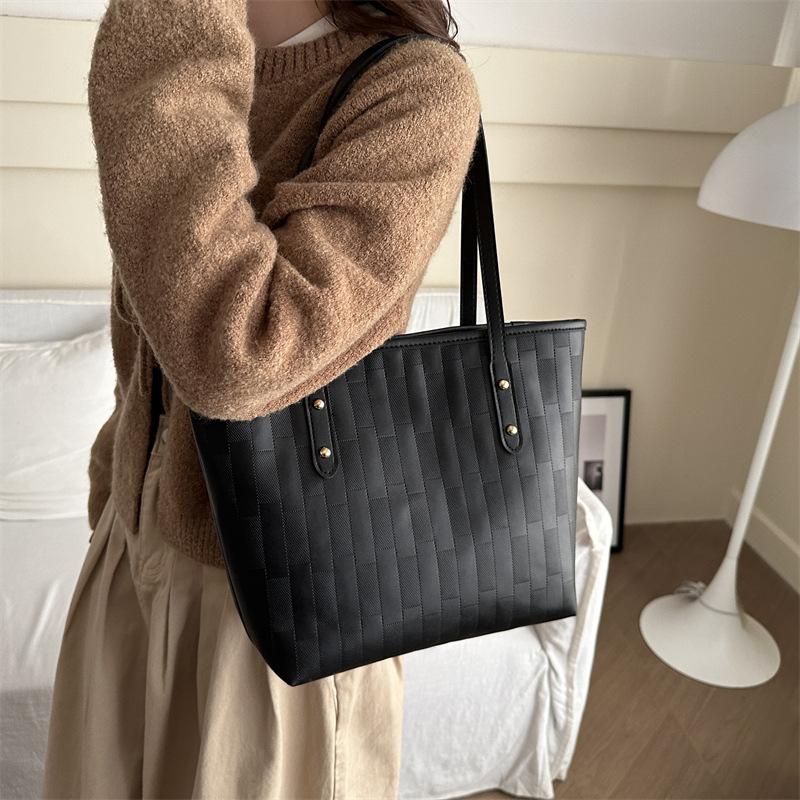 Fashionable Large Capacity Retro Tote Bag Women's Bag New Casual Commuter Bag Fashionable Simple Shoulder Bag