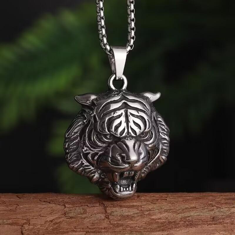 Tiger head pendant, European and American animal tiger necklace, vintage 3D hip-hop animal headpiece