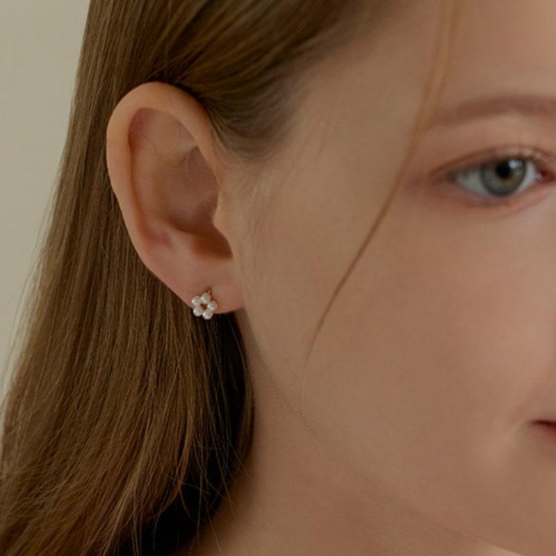 Lewe Pearl flower one-touch earring