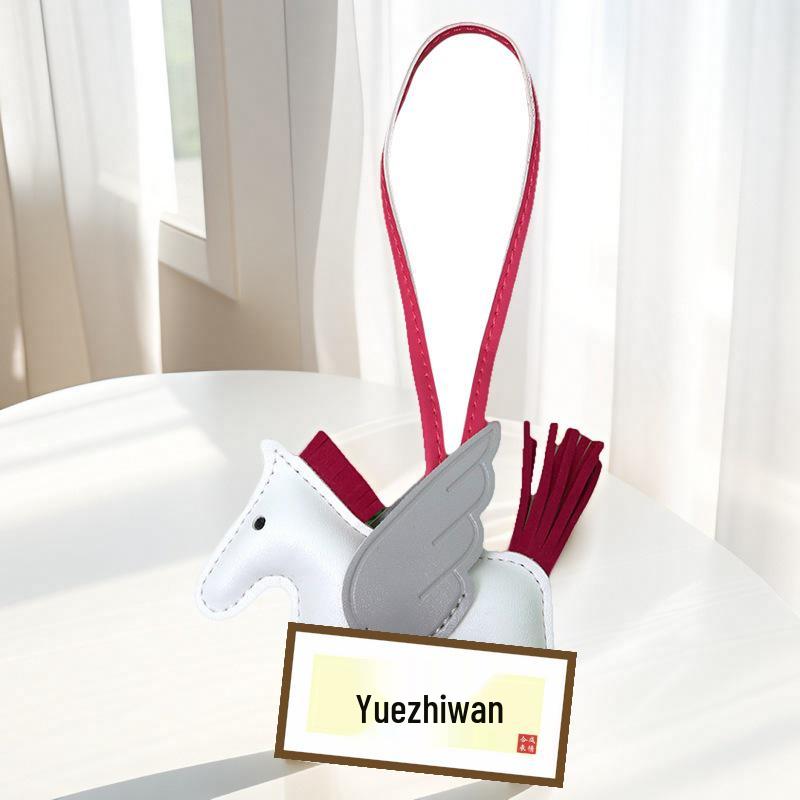 Pegasus Anhänger Schlüsselanhänger: Süßer Quaste, Kontrastfarbe, Cartoon-Einhorn-Anhänger aus Leder