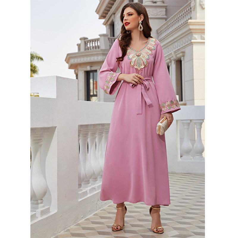 Damenbekleidung, rosa, dreidimensionale Stickerei, Glockenärmel, lockeres muslimisches Kleid