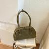 Handheld Bag of Baguette Shape, A High-end Commuter Shoulder Bag with An Underarm Compartment.