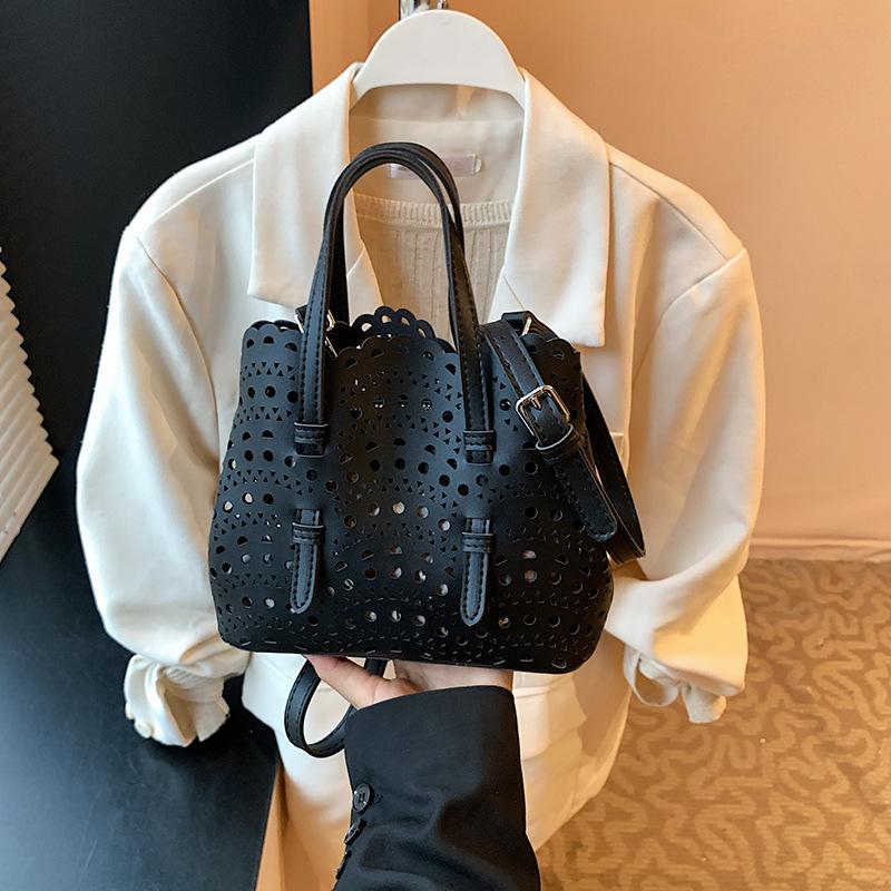 Niche design new engraved portable tote bag summer shoulder hollow vegetable basket bag women's bag messenger bag