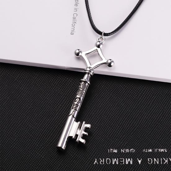 Collier Anime L'Attaque des Titans Design Eren Accessoires Attrayants Mode Unisexe Chaîne de Clavicule pour la Vie Quotidienne