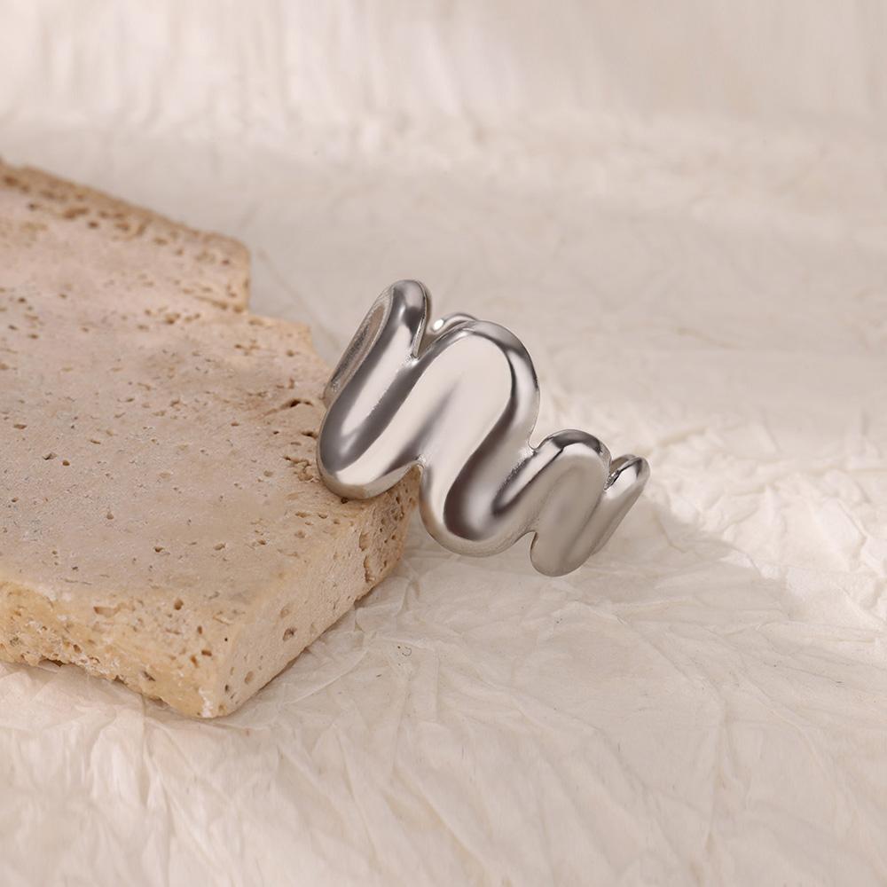 Goldfarbene unregelmäßig verdrehte Edelstahl offene Ringe für Damen Ehering Ästhetischer Schmuck Zubehör Weihnachtsgeschenk Bff