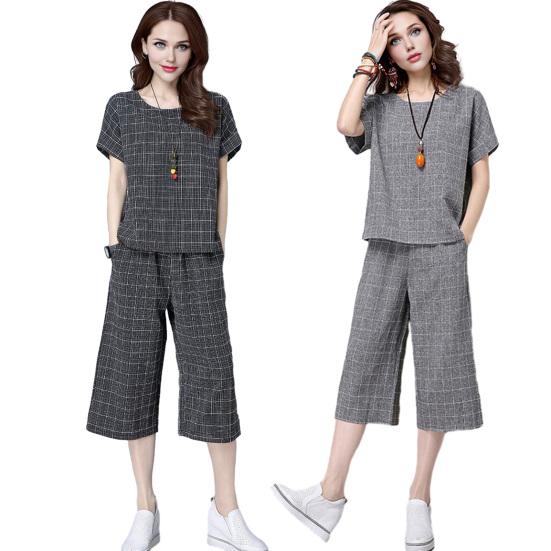Dámský kostkovaný dvoudílný outfit, ležérní top s krátkým rukávem a kulatým výstřihem, sada zkrácených kalhot s kapsami, letní volná souprava na doma