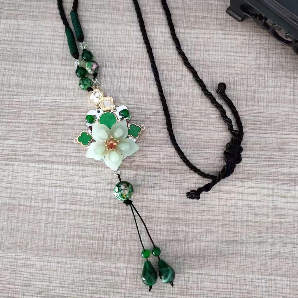 Retro Yaochi Qinglian Sweater Chain: High-End Women's Necklace with Autumn/Winter Pendant
