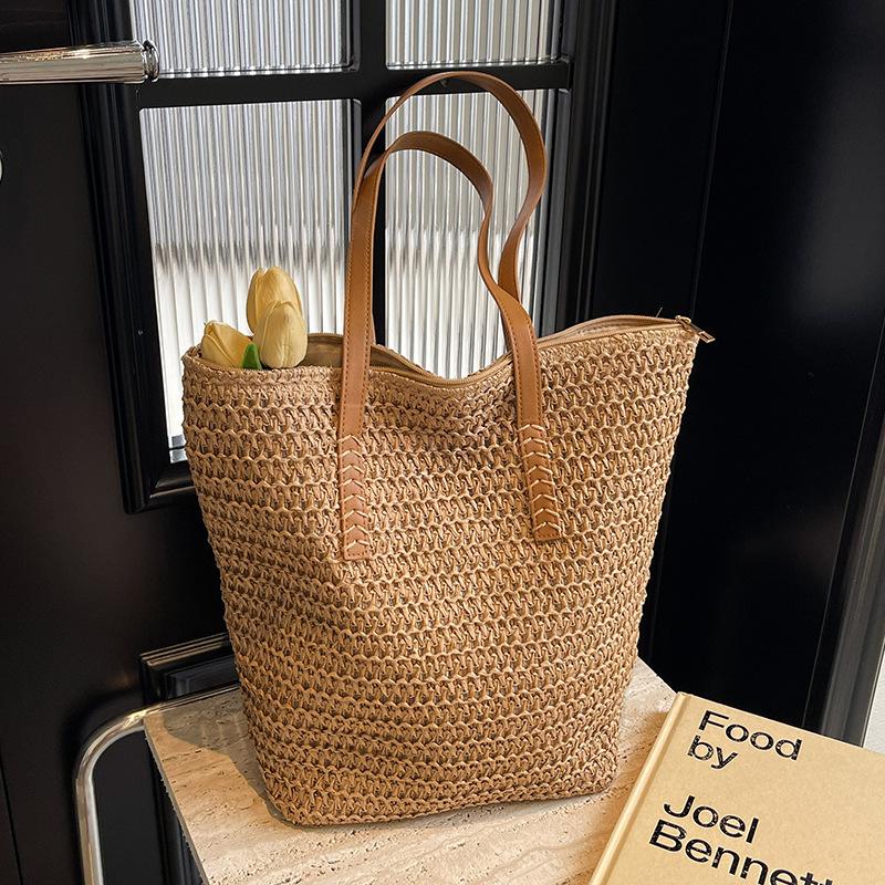 A Large-capacity Tote Bag with A Beach Vacation Style and A Casual Single-shoulder Women's Bag