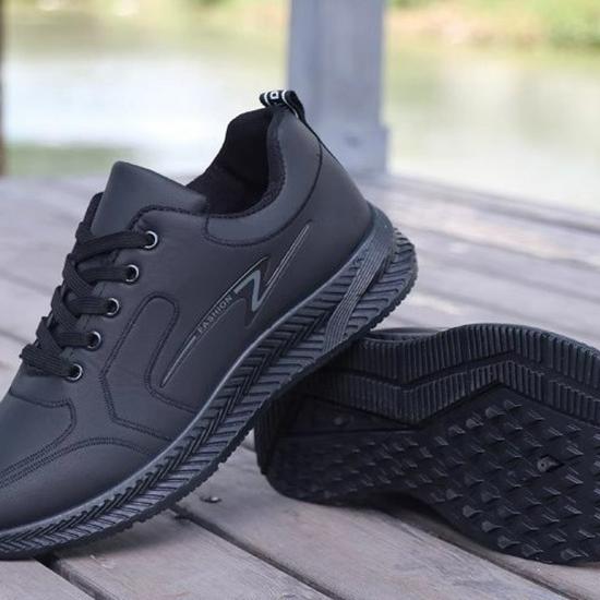 Men's Black Waterproof Leather Casual Sports Shoes - Autumn/Winter, Non-Slip, Wear-Resistant, Perfect for Running and Work.
