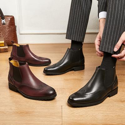 Botas Chelsea de couro de vaca de primeira camada Botas masculinas de couro com bico fino Botas Martin estilo britânico Brock esculpidas Sola macia