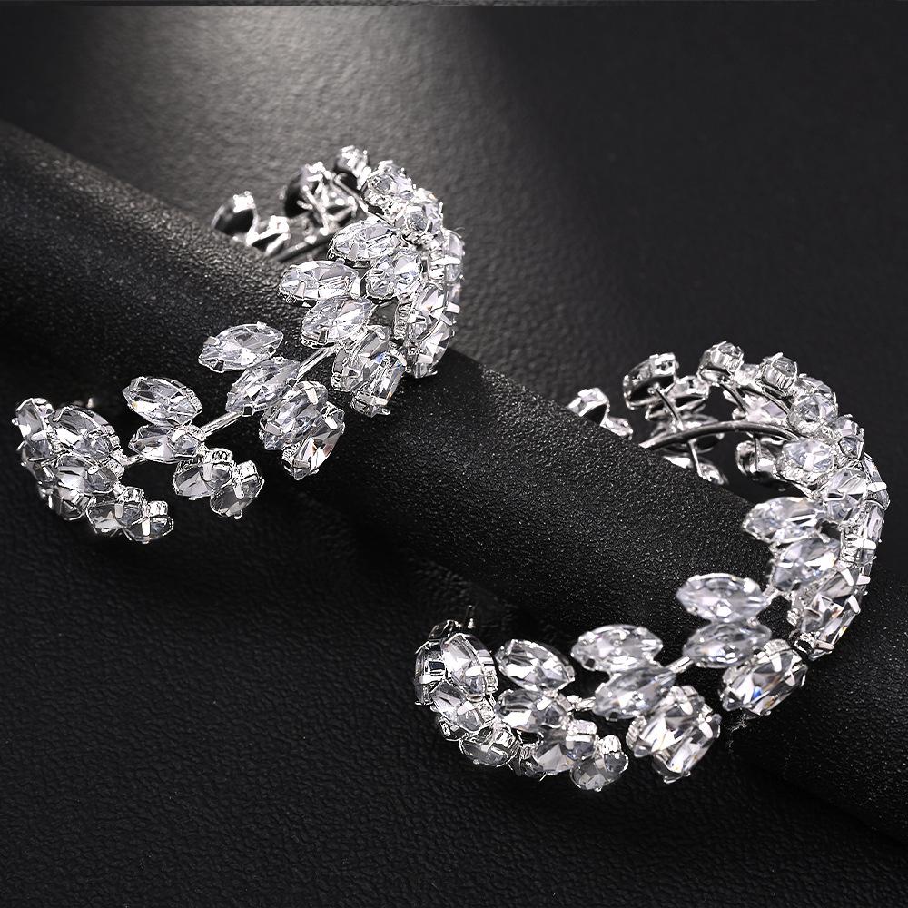 

Преувеличенные геометрические серьги-круги, дизайнерские, со стразами, женственные, аксессуары для подиума, женские серьги серебряный