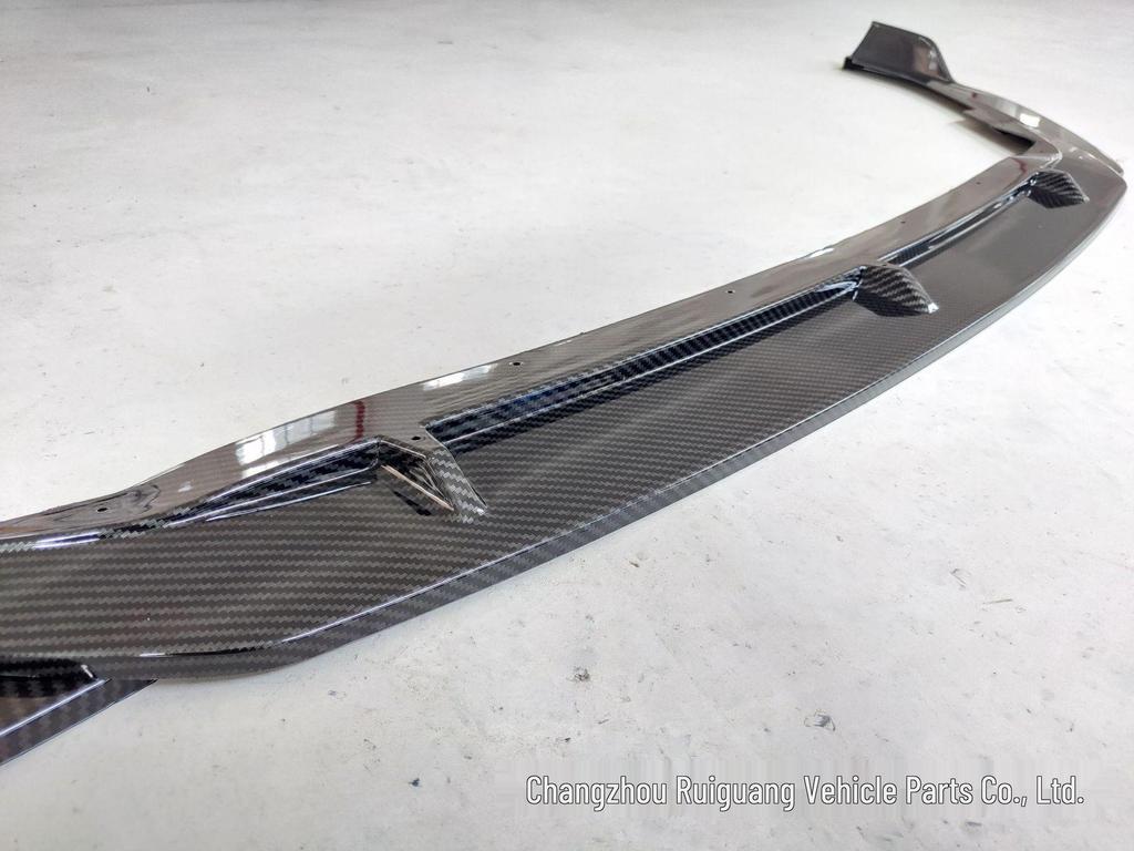 Zestaw przedniego splittera do Forda Focusa 2019: Sportowy Body Kit z Przednim Spliterem i Narożnymi Splitterami