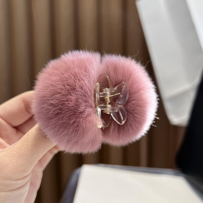 Cozy Fluffy Bunny Fur Hair Claws: Autumn Winter Plush Clips for Bangs & Ponytails.