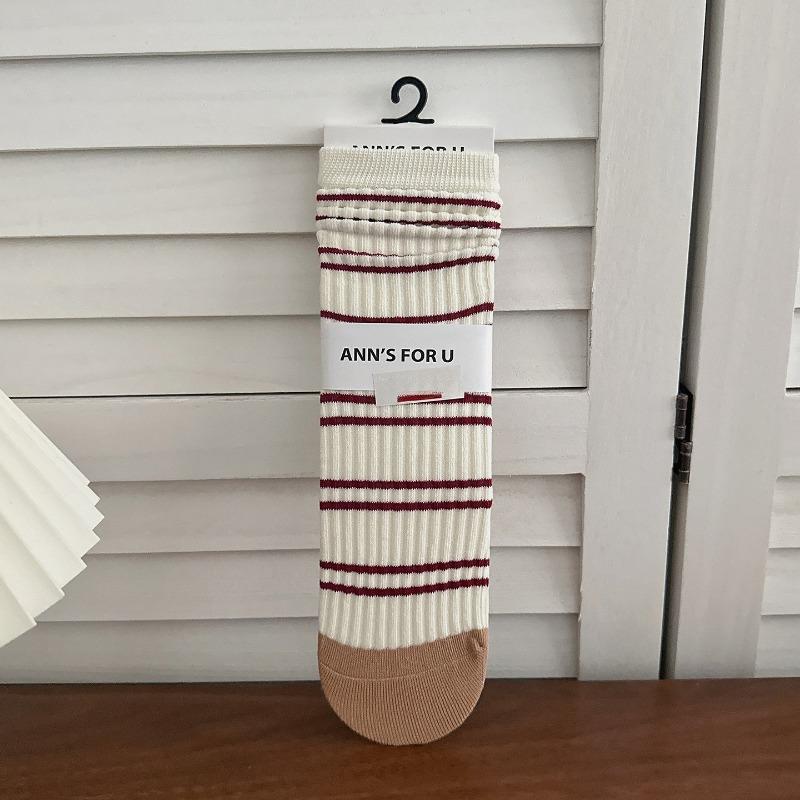 

Женские осенние новые трендовые микро-давление бесшовные полосатые носки из трубчатого махрового хлопка в студенческом стиле 1 pair хаки