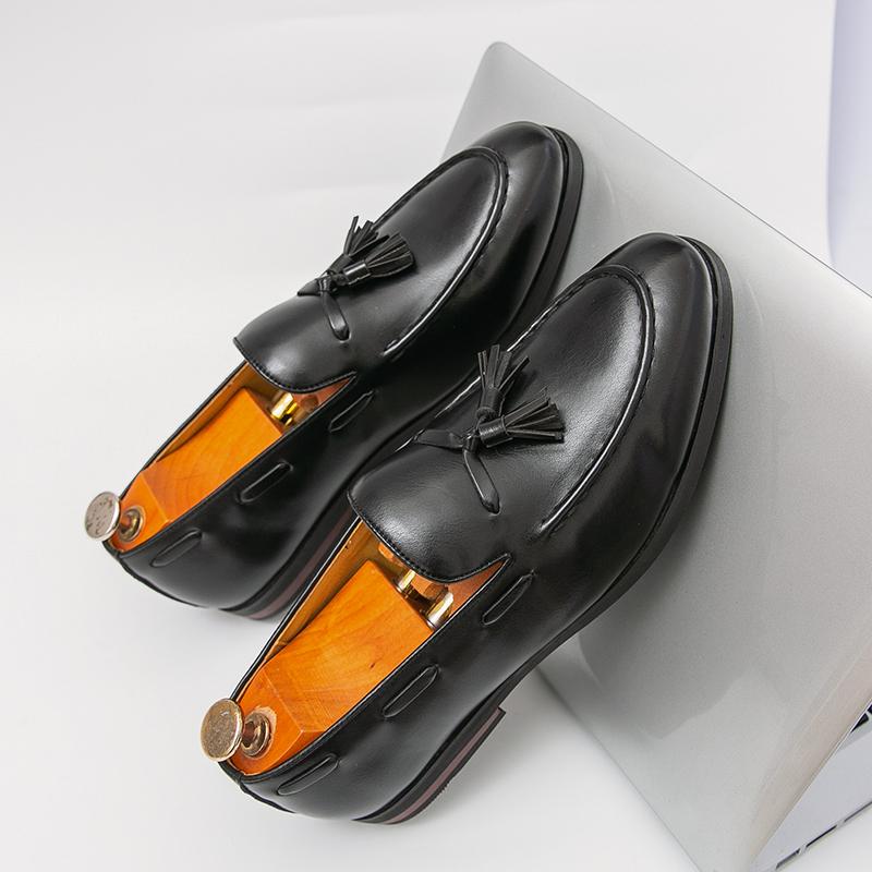 Fashion Classic Men Fringed Shoes Dark Brown Men Casual Comfortable and Fashionable Pointed-toe Small Leather Shoes Size 38-46 Men Shoes