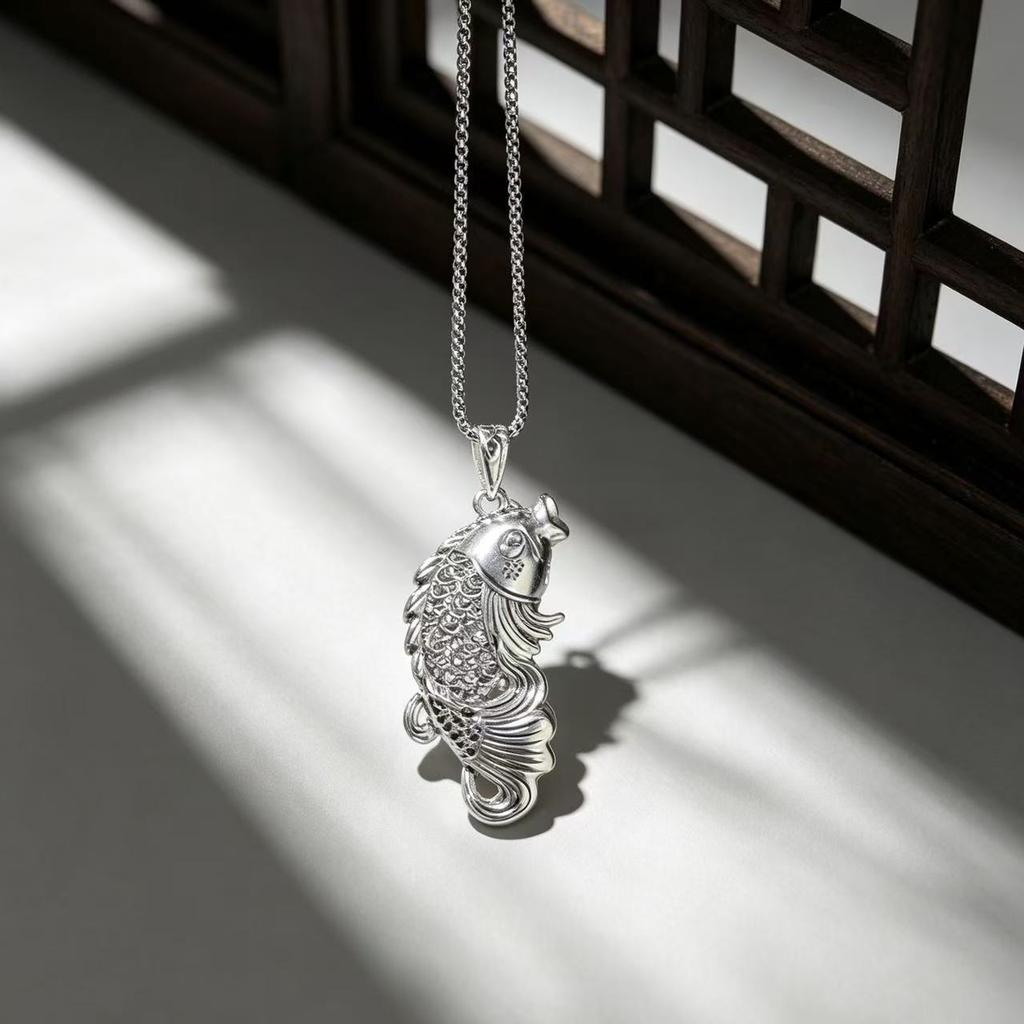 In 2008, there were fish, koi, hollow pendants, and sweater chains.