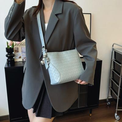 Today's Popular Small Bags for Women's Summer Versatile New Shoulder Messenger Bags Woven Bucket Bags