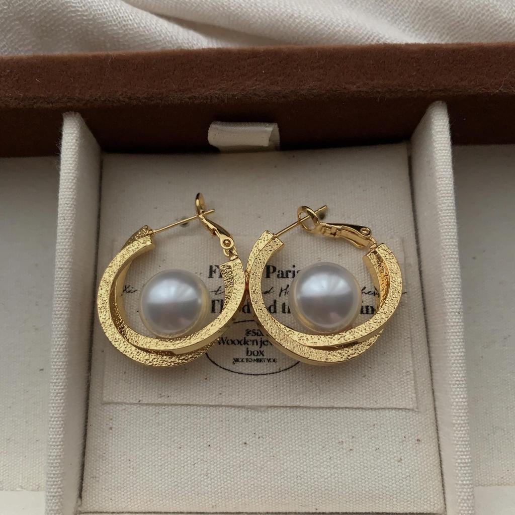 Double-Layer Gold Ring-Wrapped Pearl Earrings, Ear Buckles, Retro Light Luxury Niche Premium Daily Versatile Earrings.