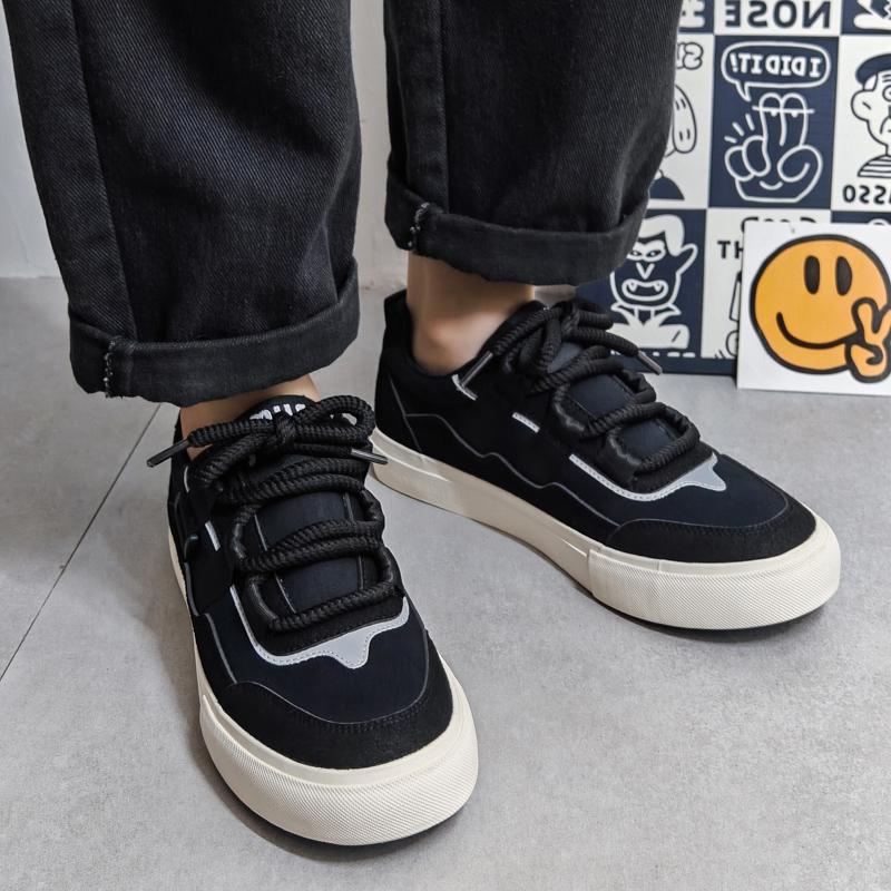 Fashion 2025 New Men's Breathable Versatile Skateboarding Shoes Men's Soft Bottom Casual Sports Trend Fashion Canvas Shoes Non-slip