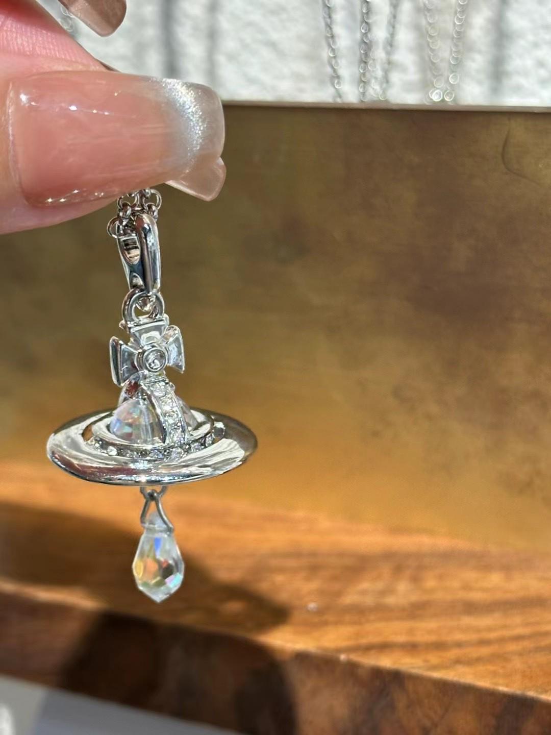 

Элегантное ожерелье с 3D-кристаллом Сатурн для женщин