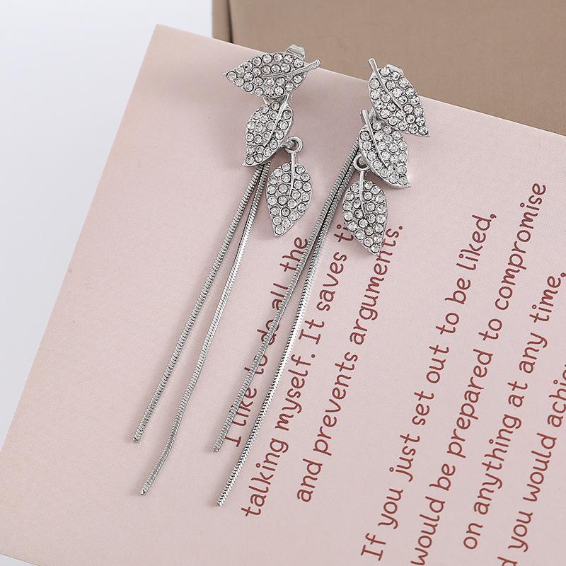 Two-Way Wear Long Faux Diamond Leaf Earrings – Niche Design, Versatile & High-End Feel.