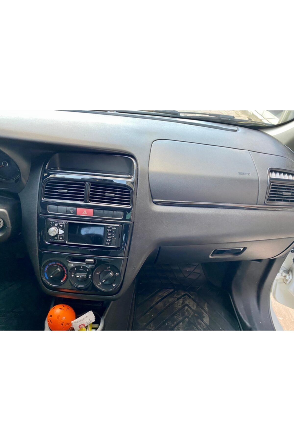 

Fiat Linea Konsol/maun Kaplama Parlak Siyah Piano Black