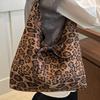 Tasche mit Leopardenmuster mit großer Kapazität für Damen im Herbst und Winter, neue Retro-Casual-Pendeltasche, Handheld-, Schulter-, Achseltasche